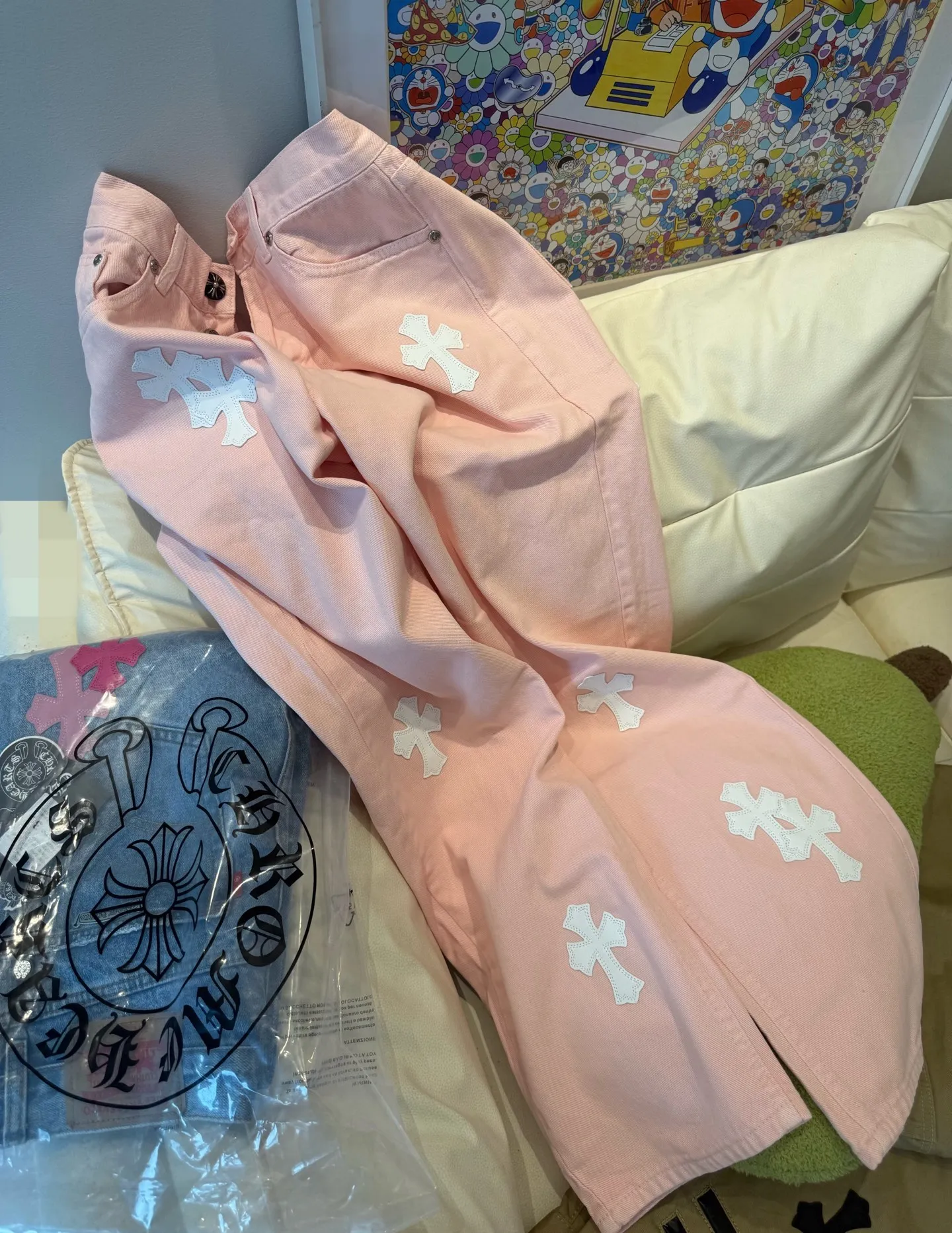 P280 Style number: D302 Chrome Hearts pink leather jeans Size: 28-34 corresponds to S-XL Color: light pink Size: S-XL (corresponds to 28 30 32 34) 28 30 32 34 Size S M L XL Pants length 101 102 103 104 Hips 110 114 118 122 Waist circumference 86 90 94 98 (There is an error of 1~3cm due to manual measurement)
